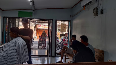 HUG barbershop