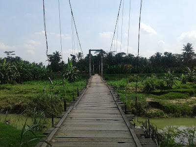 Jembatan Gantung "Nagih Janji" Rawajaya - Bantarsari