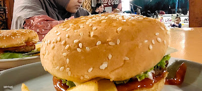 Kampung Turis Pamugaran Lounge Cafe & Resto