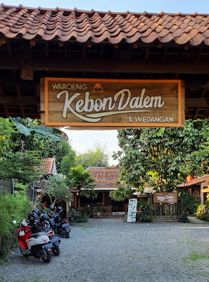Kebon Dalem Waroeng & Wedangan