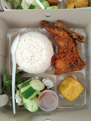 Kedai berkah barokah. Ayam goreng khas tulang lunak