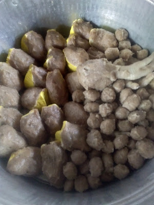Kedai ( dua putri ) aneka bakso dan adonan bakso