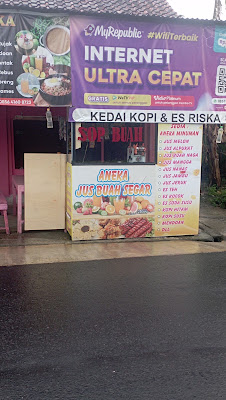Kedai es dan kopi riska