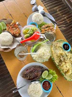 Kedai Jembatan Merah