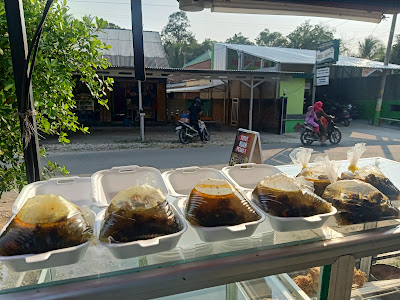 Kedai Tutut & geprek mba ndut bumireja