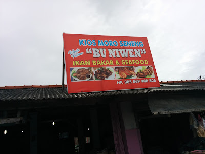 Moro Seneng Grilled Fish Kiosk by Bu Niwen