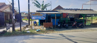 Kios pakan burung Banyu Bening