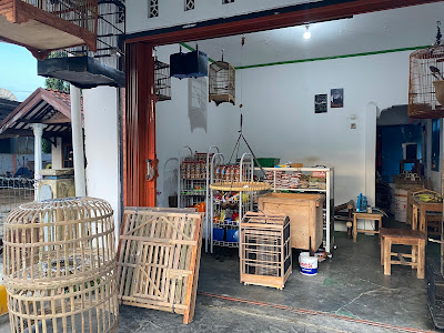 Kios pakan manuk cikuba uye