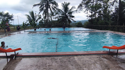Kolam Renang Mbulu Kuning