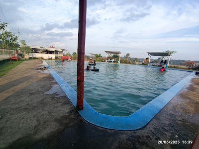 KOLAM RENANG MINAPADI