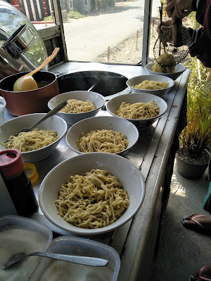 Kuliner ayam penyet