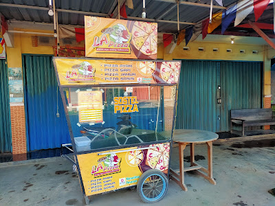 LA PIZZA KEBON MANIS