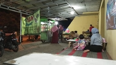 Lesehan Dua Empat