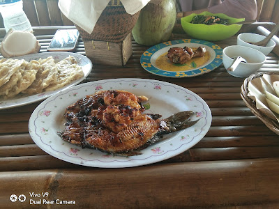 Lesehan ikan Bakar Rame Rame MBAH BEJO ahlinya ikan Bakar