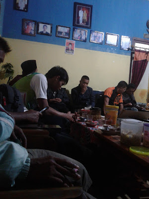Lesehan kyai burhan