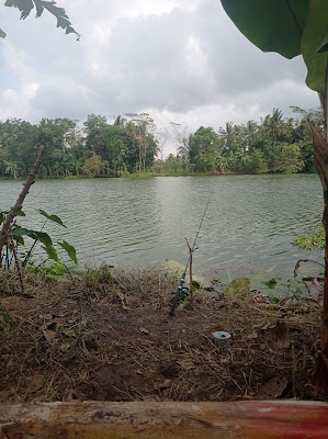 Lesehan pinggir kali