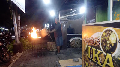 Lesehan sekar sari