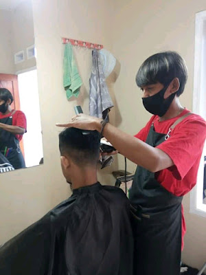MAS TRIE PANGKAS RAMBUT