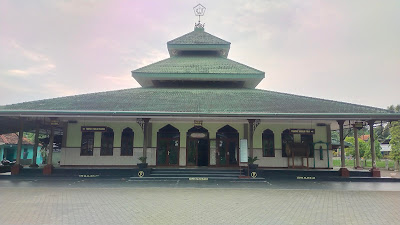 Masjid Besar Al - Munawaroh