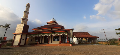 Masjid Qurrota A'yun Desa Piasa Wetan