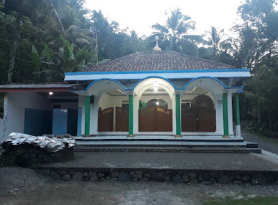 Masjid Takom