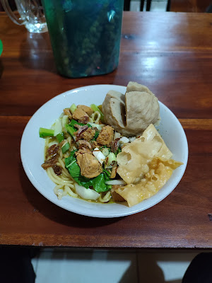 MIE AYAM & BAKSO SOLO "TRIMO ROSO"