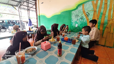 Mie Ayam Ceker dan Bakso Beranak AHMAD TRUBUS