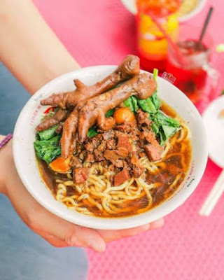 Mie Ayam Ceker Lidah Melintir Pak Meymey
