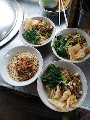 Mie ayam ceker"Dua Putri"BANGKIT JAYA
