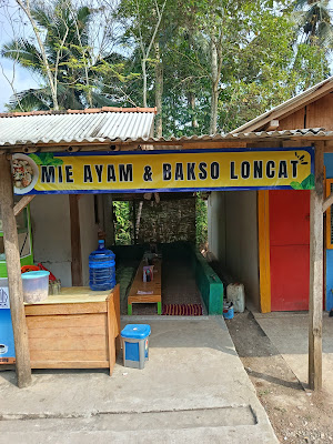 MIE AYAM DAN BAKSO LONCAT