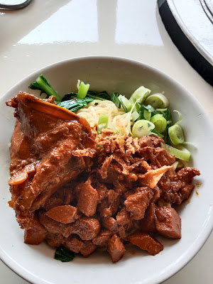 Mie ayam dan bakso MALEO