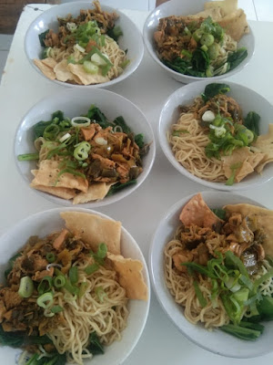 Mie Ayam dan Dawet Ketan Ireng Bang Sadewa