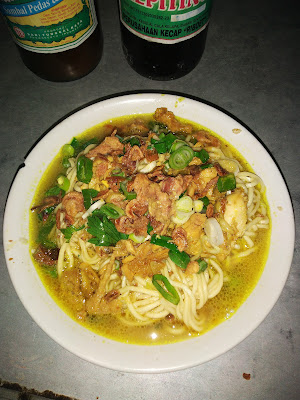 Mie ayam dan soto Bu Karti