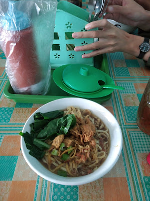 MIE AYAM& MIE AYAM baso"om si'nyak"