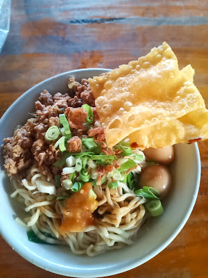 Mie Ayam Ngendog & Batagor Pak Bewok