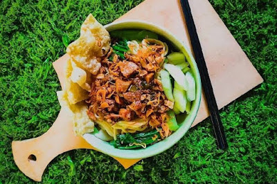 Mie ayam Nur