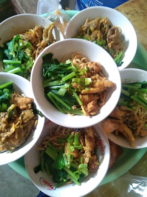 Mie Ayam & Seblak Teh Silvi
