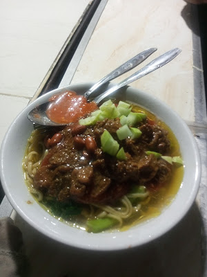 Mie Ayam Yoyo dan Es Blewah