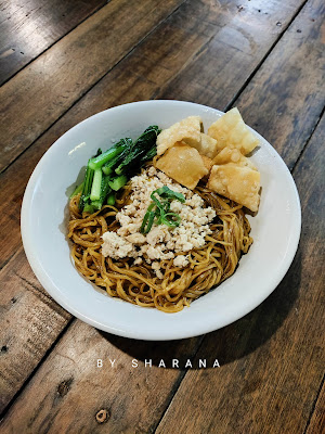 Mie Yamin dan Pangsit By Sharana