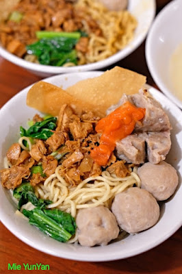 Mie YunYan ~ Bakso & Mie Ayam