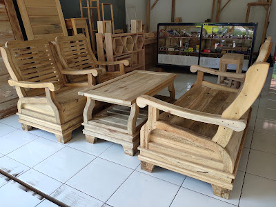 MULYA JAYA (PRODUSEN KAYU,MEBEL DAN PENGGERAJIAN KAYU)
