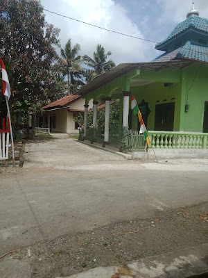 mushola zainab alazab wawalidhiha