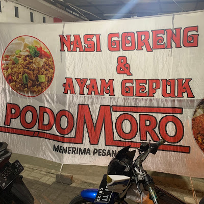 Nasi Goreng dan Ayam Gepuk Podomoro
