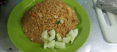 Nasi goreng dan mie ayam bintang tiga