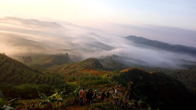 Negeri Atas Awan Cironggeng