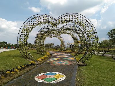 New Small World (Taman Miniatur Dunia)