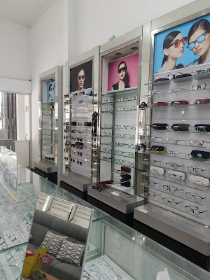 Optik Budhi Putri Kroya