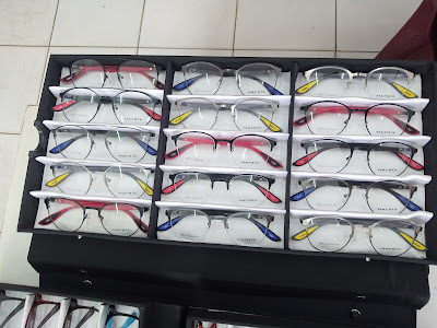 optik/toko kacamata qiana ootical