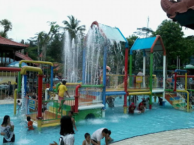 Owabong Water Park kolam renang
