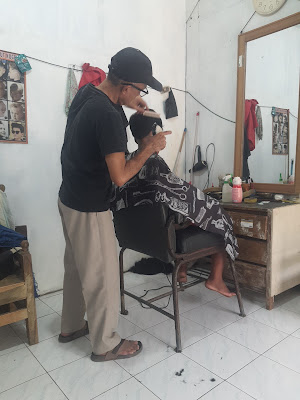Pangkas rambut nugroho. Jln sindanghaji bantarpanjang kec cimanggu kab cilacap jateng.
